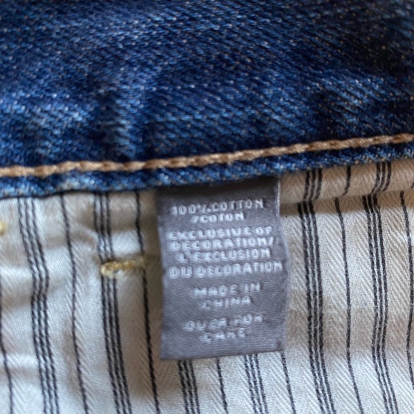 ✨Abercrombie & Fitch distressed shorts✨ - Picture 11 of 13